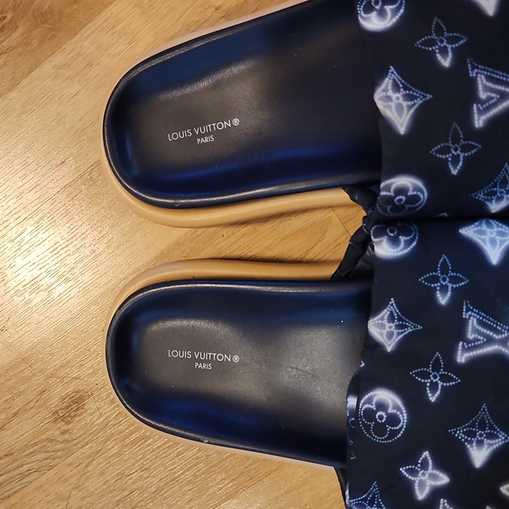 Authentic Louis Vuitton Navy and Cream Monogram Slides - Picture 2 of 5